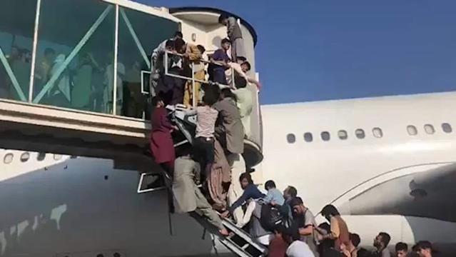 Afganistan'dan 9 bin kişi tahliye edildi; Taliban kapı kapı dolaşıyor